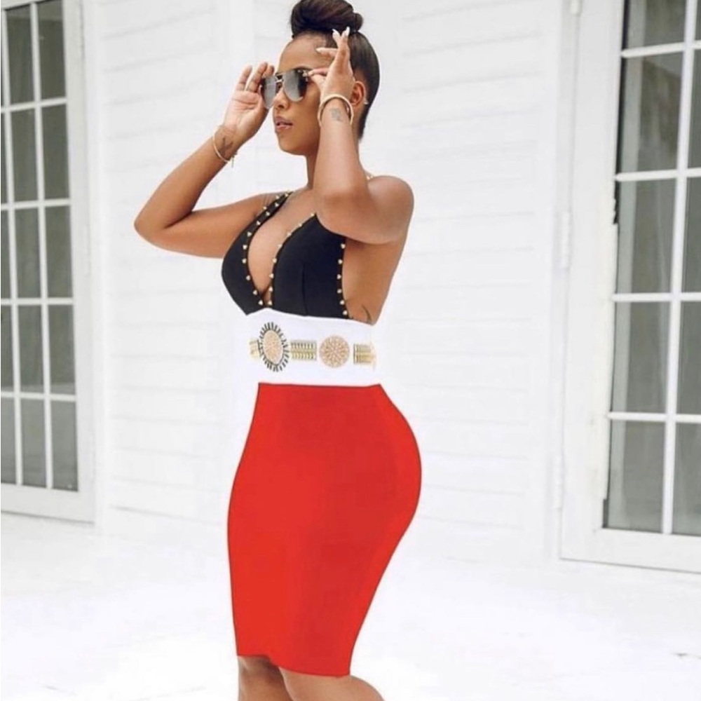 V FRONT COLOR BLOCK STUDDED MINI BANDAGE DRESS